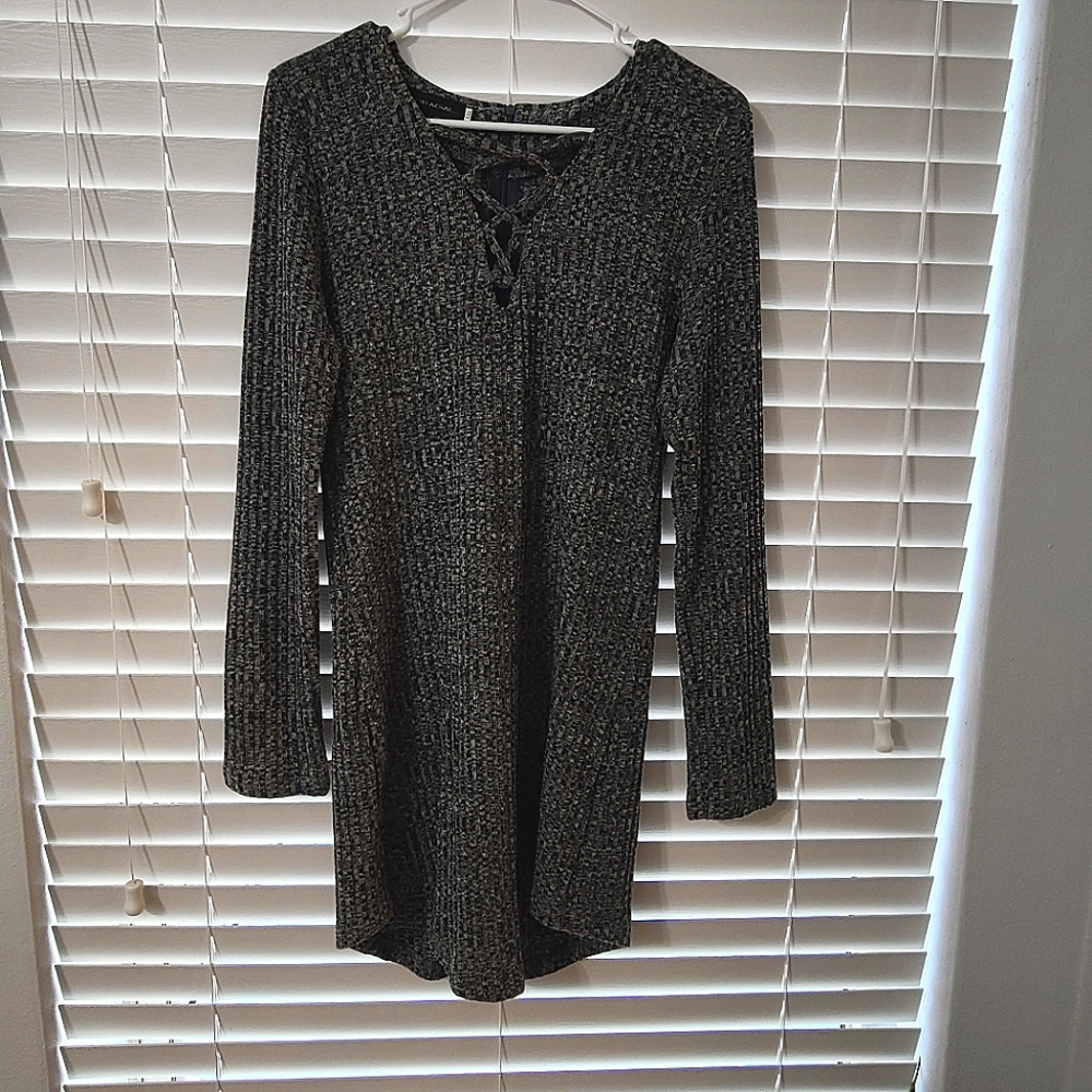 3/$12 or 5/$17⭐️Long Sleeve CrissCross Dress